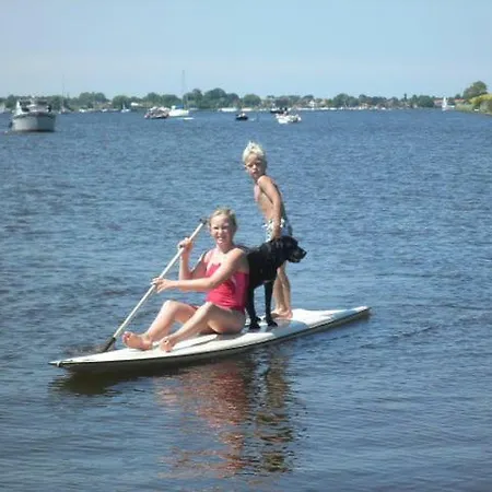 Voorhuisje Op Eiland * De Woude
